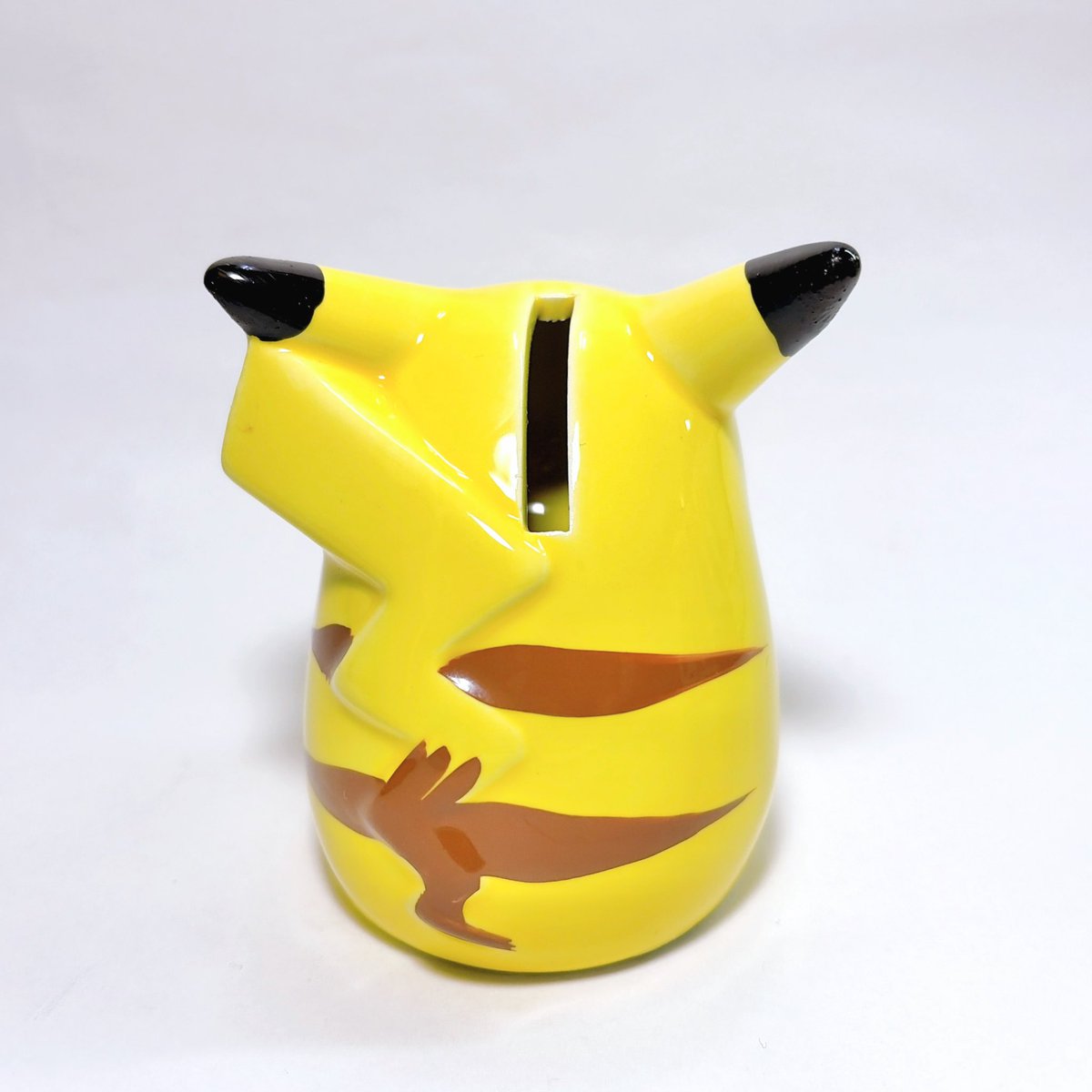 ○ #奇声の入荷 ○ ぽっちゃり見た目が可愛らしい、ピカチュウの陶器製