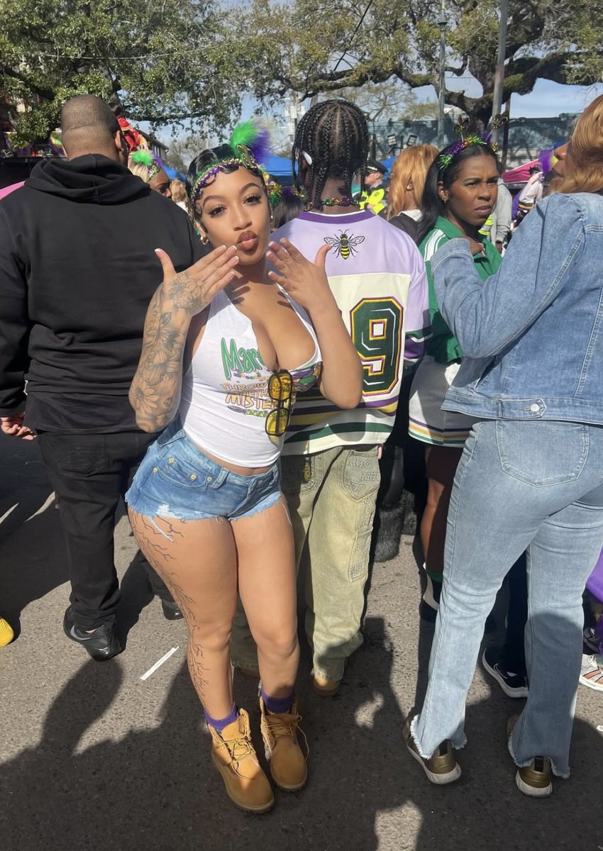therealjayedahy's tweet image. I live for the nights tht I can’t remember , with the ppl that I won’t forget #MardiGras 🎭💜💚💛