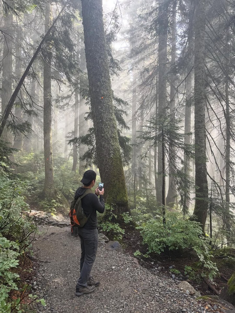 throwback to one of our hiking dates.
I did not enjoy it until I saw Shane.
I enjoy hiking now.