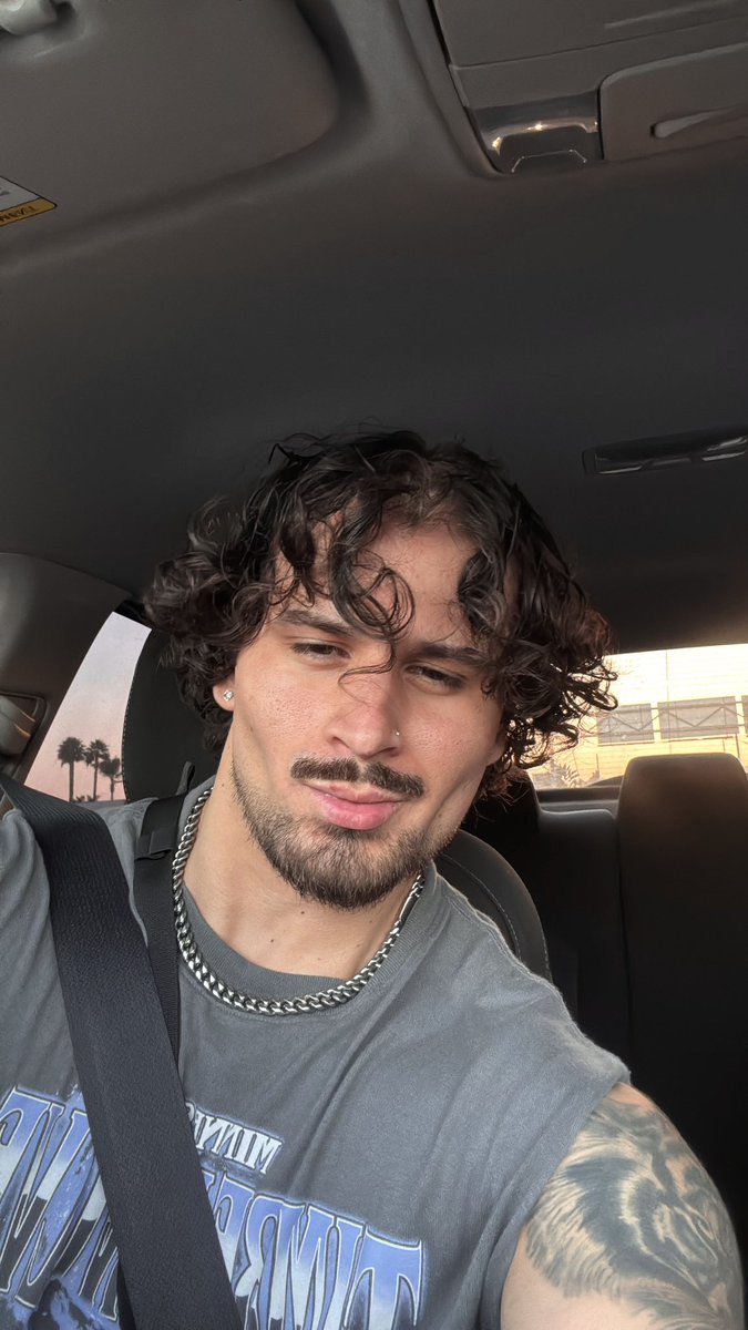 Valenci 🦇 tweet media