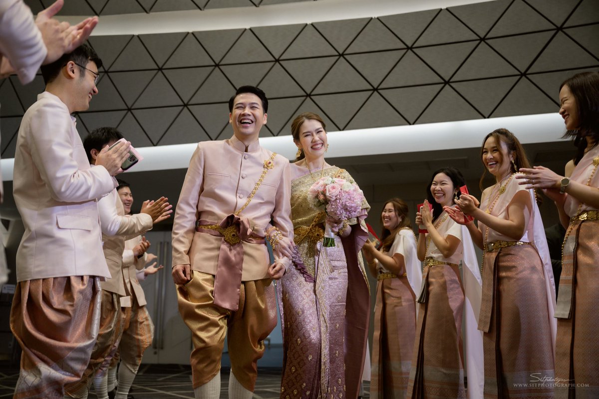 FAT_Peterrr's tweet photo. 🌸Thailand weddings are a unique cultural celebration, full of love, family vibes, and joyful gatherings. 💖🇹🇭
#ThaiWedding #ThaiCulture #FamilyVibes #LoveAndTradition #Thailand  #WeddingVibes 💍🎊💐🤍

➡️https://t.co/ss5wLxVcO4
➡️https://t.co/yrSg7Uk5SB https://t.co/X83y49rZqi