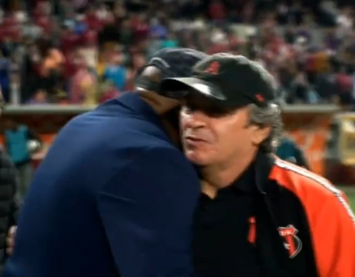 gabriel_af70n's tweet photo. Por cierto manudo, el momento más histórico de tu entrenador fue cuando era asistente técnico de este señor y lo hicimos tercer lugar del mundo. 😘💜 https://t.co/Js4D0q72Yq