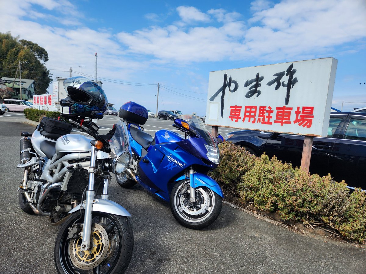 mnbnet's tweet photo. 先輩と久々にツーリングに着てます
鯛がうまい https://t.co/ObODvjC9y3