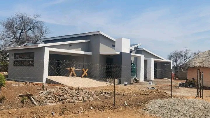 Good morning fam 🌄 , every family has a family who breaks the chain of poverty, may you be that person