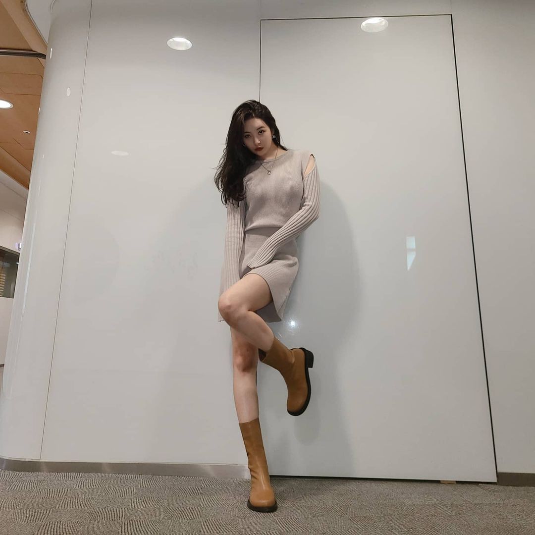 naviasvault's tweet photo. La tan esperada #𝚂𝕔r𝕚bb𝕝ᥱ성𖠇 de la bonita Gyumi no sale de mi cabeza desde el primer segundo en que la escuché puesto que esta bebé siempre nos trae grandes temazos y el #𝙶ყu̅m𝕚𔘓ᰍ𝐜α︪︩sǝ𝐭𝐭ᥱ no iba a ser la excepción.

𝐖o𝕟dər ◌ * ᰍ 🦸🏻‍♀️ 𝑮irl ♡ #𝐍āviα https://t.co/mUKCRbIcF1
