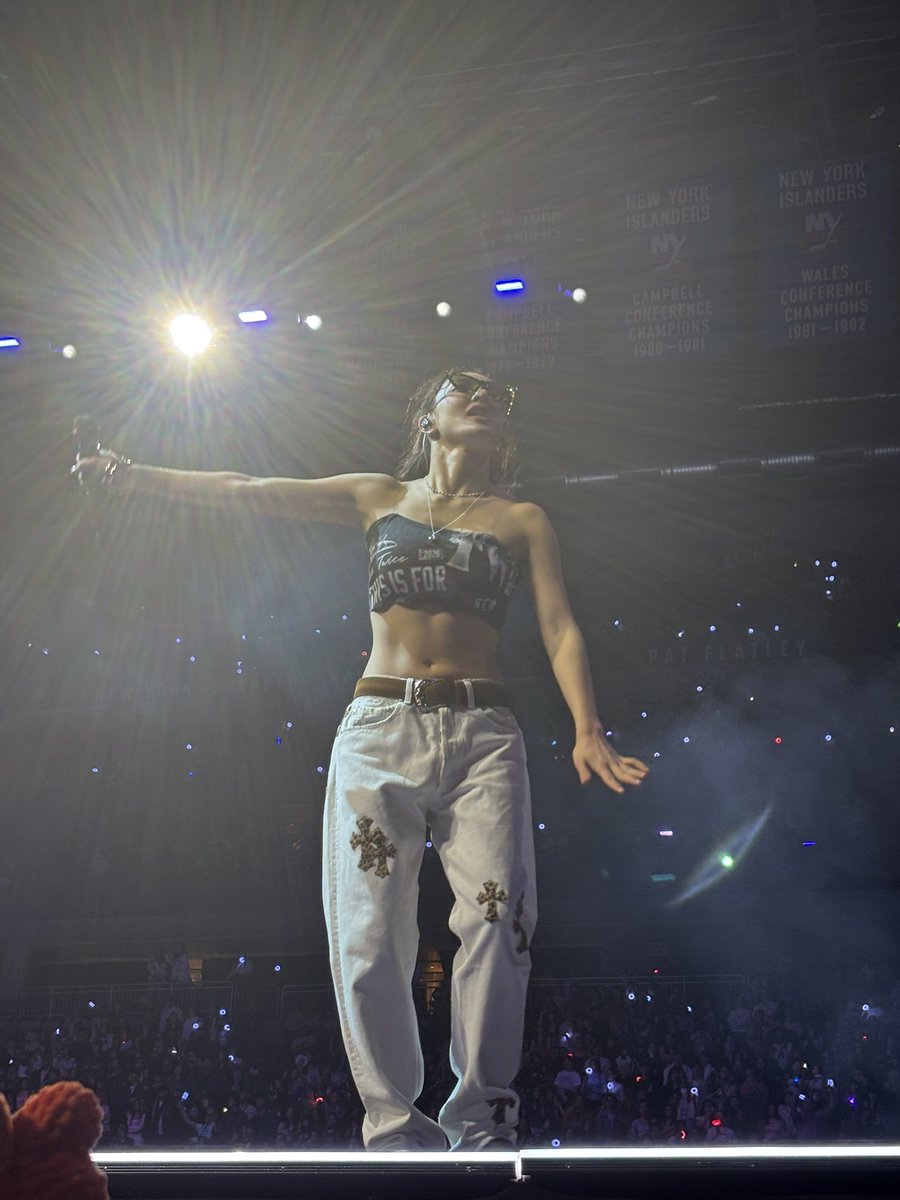 WithPJihyo's tweet photo. OH MY GOD THIS JIHYO ENCORE OUTFIT THE ABS AND THE ARM MUSCLES ALL OUT https://t.co/LyoH5du07R