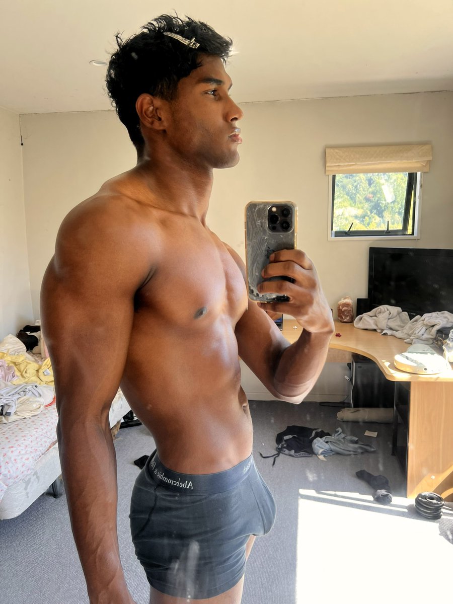 Davisrodriguezz's tweet photo. Room never not a mess https://t.co/IFOBdj7pFB