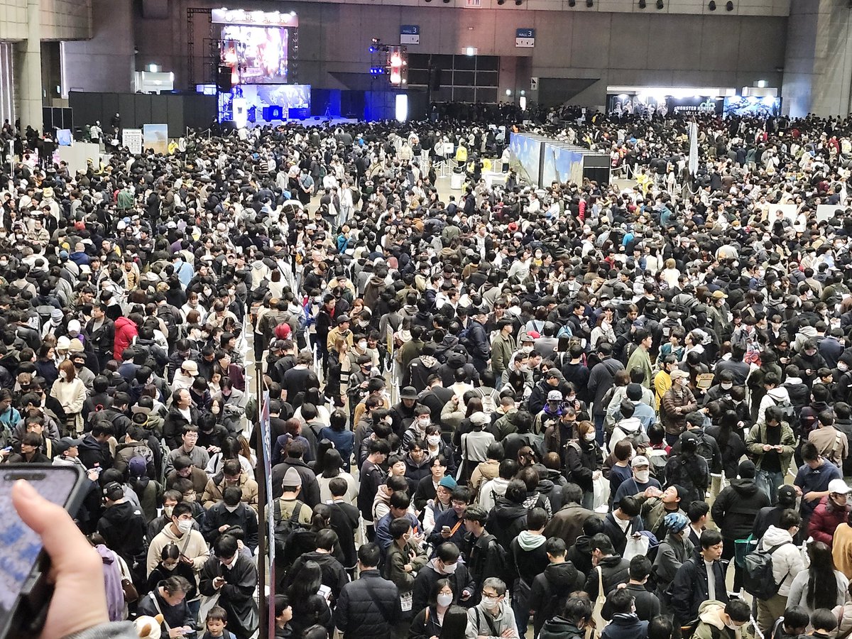 YqqxJatMfyw1Mmx's tweet photo. 入場規制になりました…
これじゃそうなるわな。 https://t.co/PnhYPmz2NN