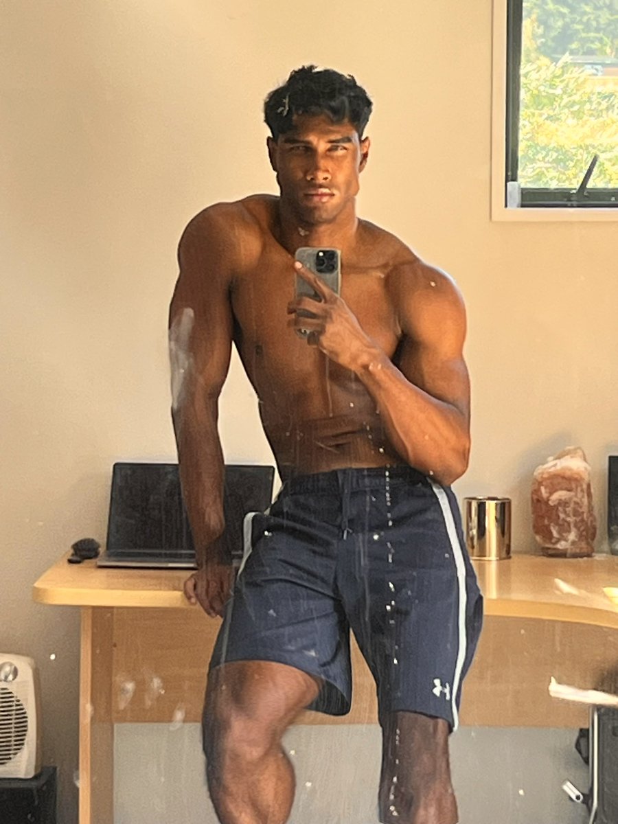 DAVIS 🏄 tweet media