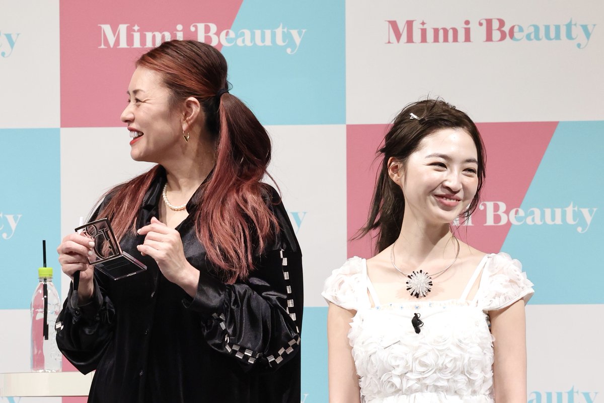 MimiBeauty__'s tweet photo. イガリシノブさん×上西 星来さんのステージショット🌟早速明日のメイクから取り入れたいプロの技をたくさん学べました✍️
#MimiBeautyMeetsに参加中 https://t.co/aTi4doWjJN