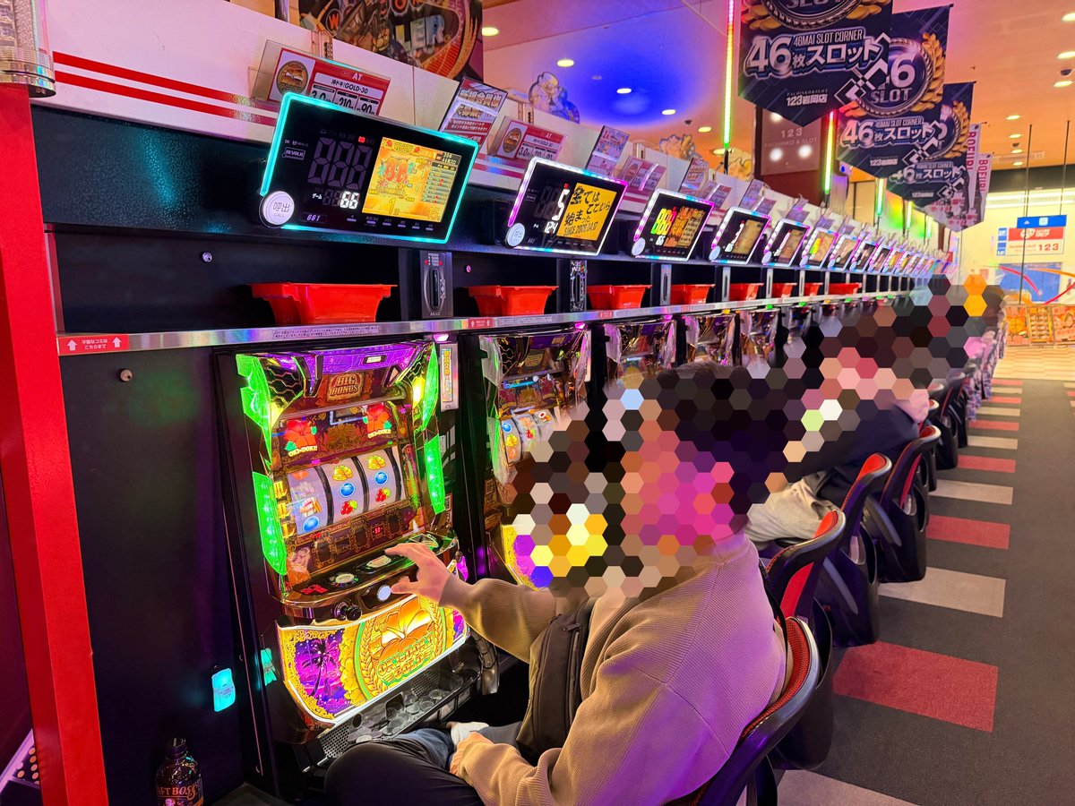 ⏰13時頃店内状況📈 ☑️アズレン 🔥4000枚over ☑️北斗転生 🔥3000枚