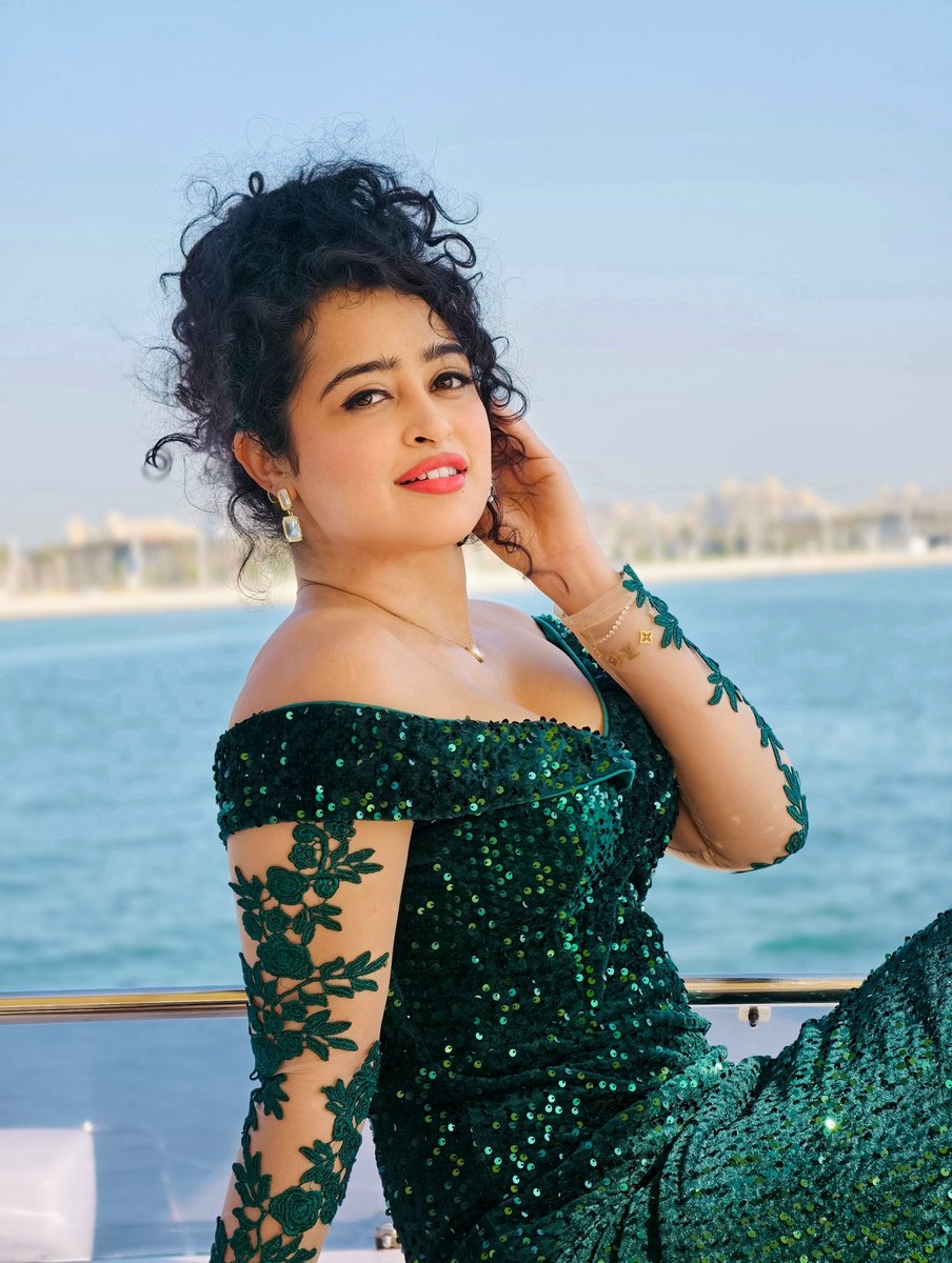 _apsara_rani's tweet photo. ✨🌹 https://t.co/qmbaYZWxdS