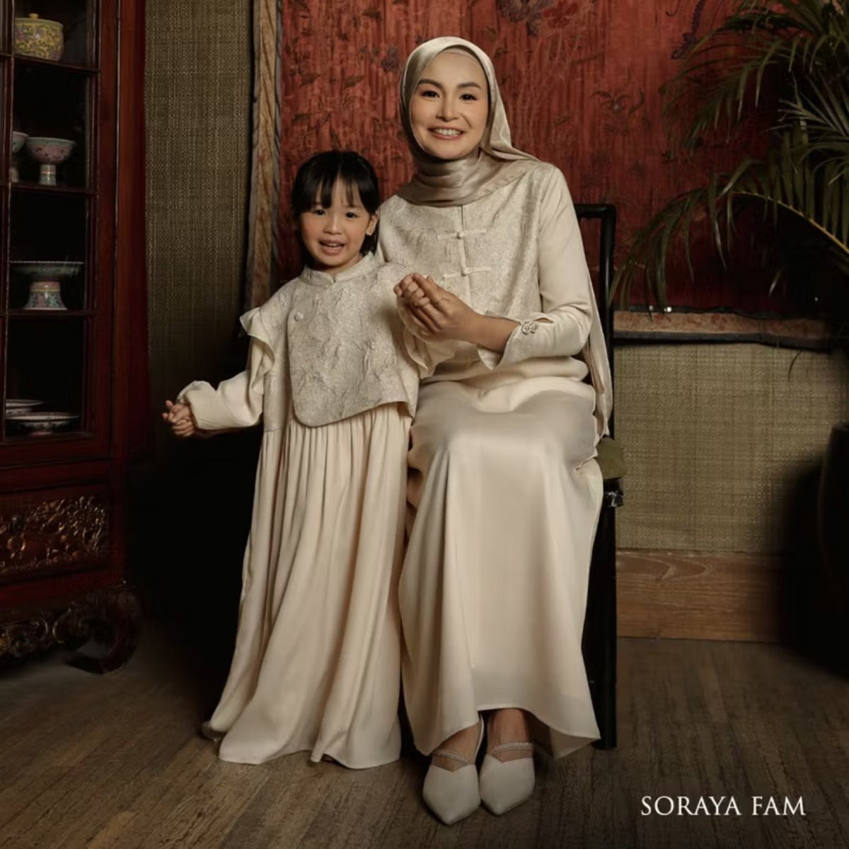 — trend outfit lebaran 2026: 

rompi lepas ❌
CHEONGSAM BLOUSE ✅