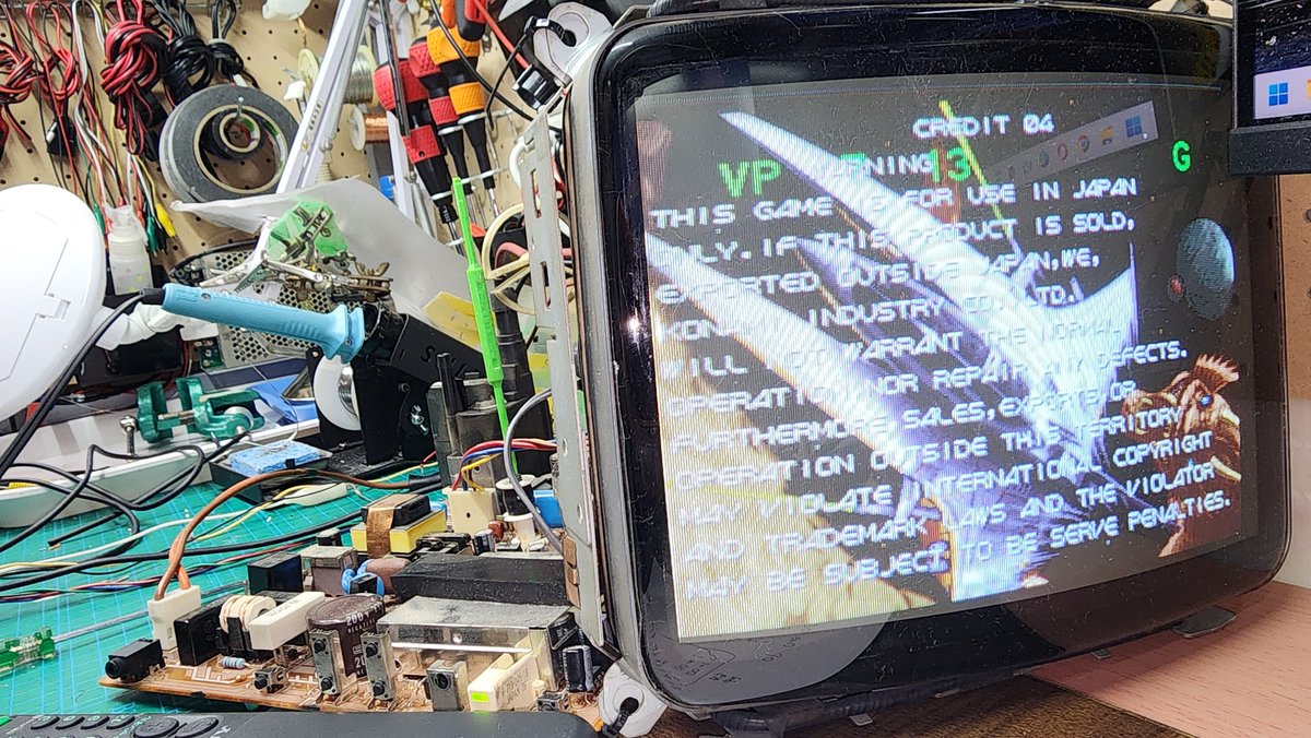 グラIIIはこれがマイベスト調整
これ以上画面位置を右にすることはできない
調整はMS8-29と同じ感覚で、「画面に映す範囲」と「範囲内に映す位置」の調整に限界がある

コイルだけでは全然調整できなかったので、そばにある半固定抵抗も併用

MS9-29で全範囲をツマミ一つで調整できたのは便利すぎた