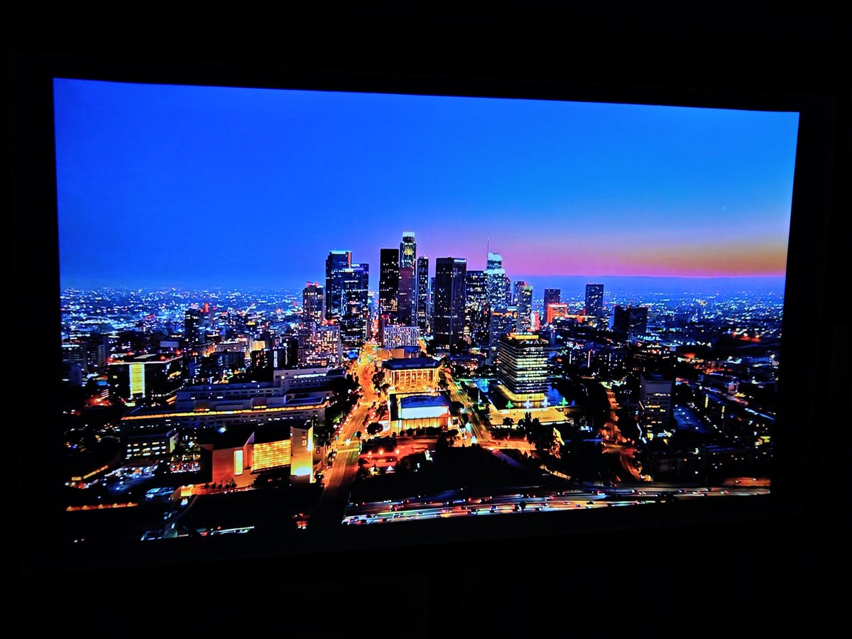 Rebel1100DCT's tweet photo. ミドルクラス プロジェクター  TCL  C1
YouTube  NETFLIX

レコーダーからBDや録画も観たい
長い HDMI コードではなくワイヤレスで飛ばす
80インチスクリーンで快適に視聴できてます！

スティックタイプは発熱が激しいみたいなので据え置き型で

ワイヤレス HDMI 送受信機
➡https://t.co/Y6vYVRMAyc https://t.co/EYPs7AtwNV