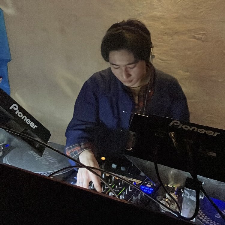SumuKazaki's tweet photo. 19日は@shimokita_THREE の
LOVE SPREADSに行って来ました
ほとんどインスト #バンド ばかりの
新しいスタイルでノれて楽しかったです https://t.co/boxbxOJYt0
