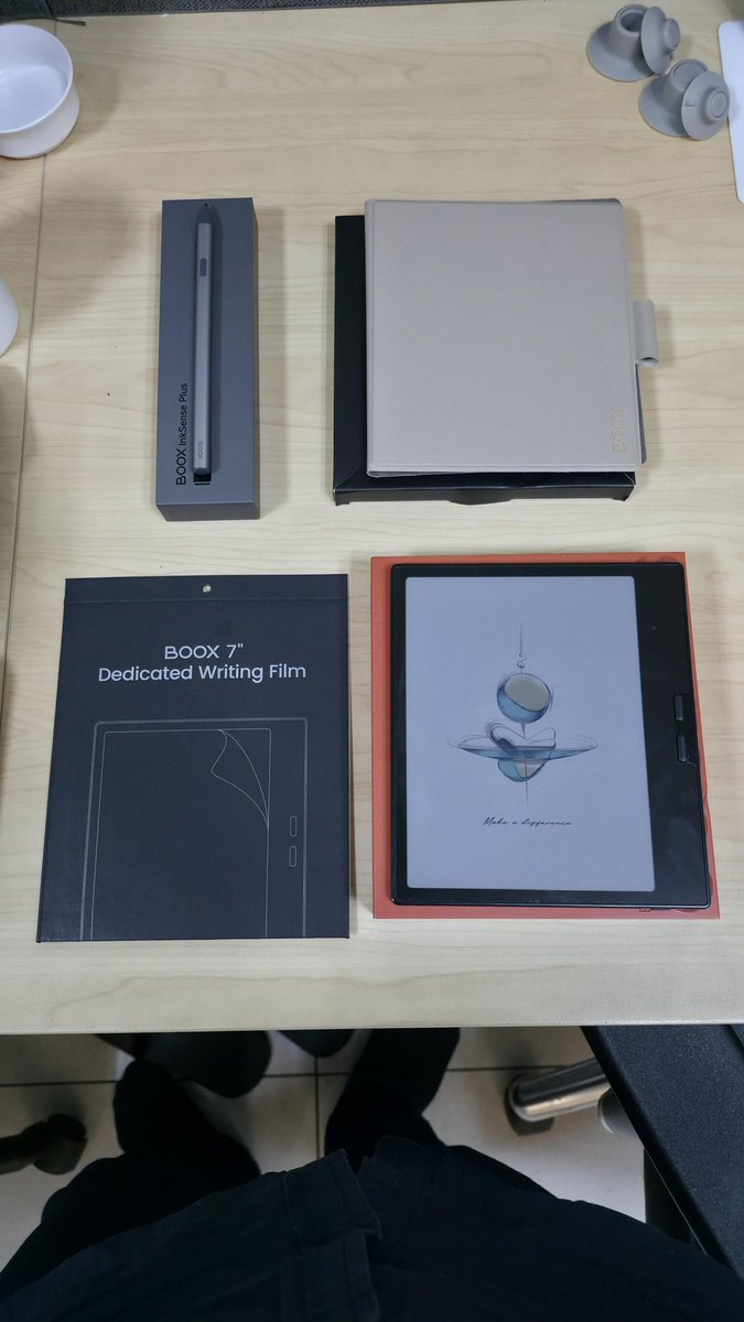 masbin__'s tweet photo. @TanpaSebutNama @rantcensoredera Mau yg Onyx Boox Go Color 7 Gen II gak ka? Saya jual karena jarang kepake. Gak sesering itu baca buku dan lebih sering baca komik di HP Fold. 

Beli di Shopee toko YUTmart pake InkSense Stylus dan writing film total 6,4 jt.

Minat DM ya ka. https://t.co/23XCxfdU2X