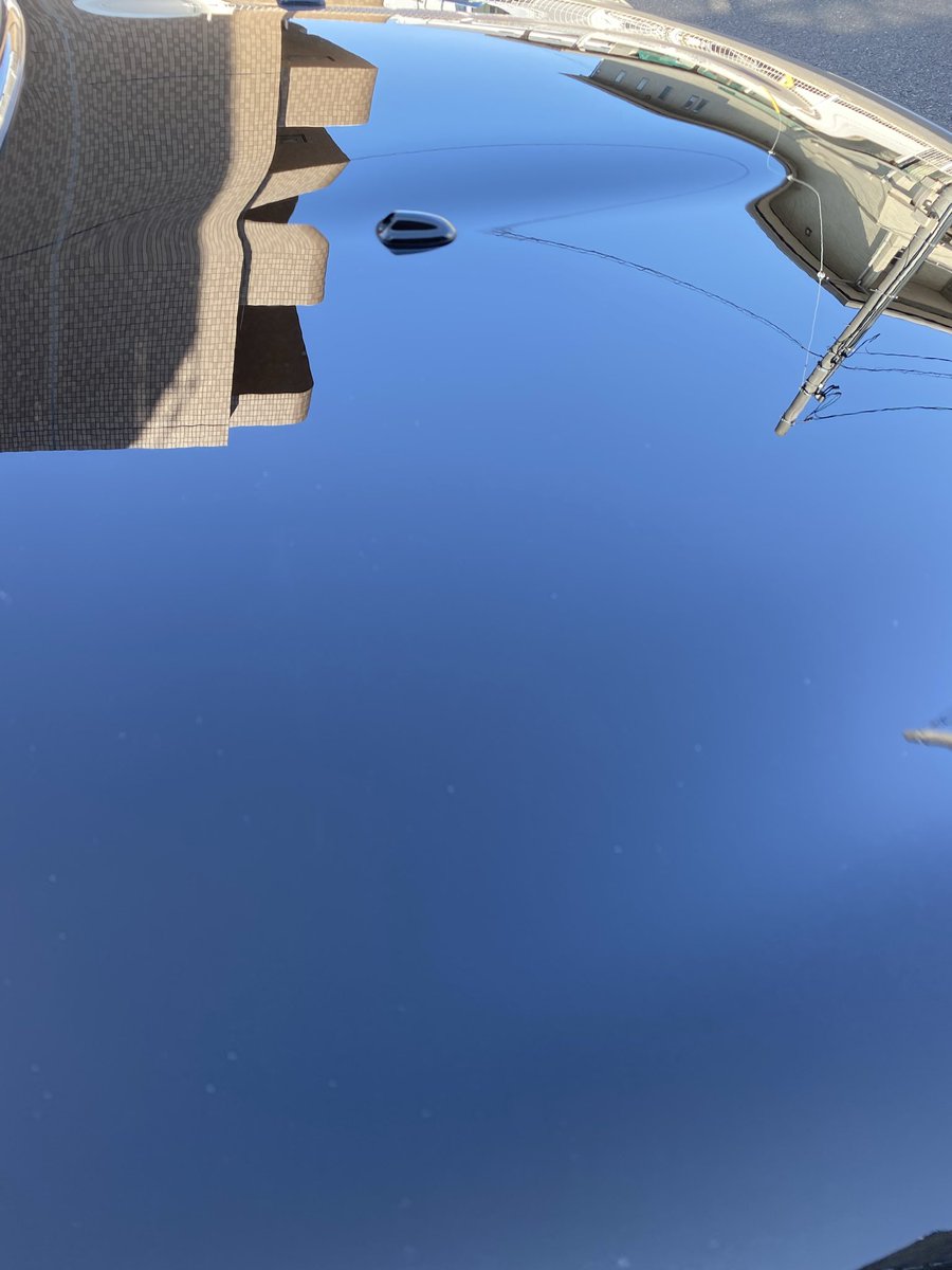 ジルコニウム施工時に拭き筋対策でエアブローしながらムラにならないように乾かしていくと塗装面がとても綺麗に整います。
屋外保管で数日経ちますが状態がとても良いです。
キレイな飴艶になりますね。
<a href="/rune2013/">ナノ・トラクション　代表 鈴木 茂行</a> 
下層のNiobが効いてるのかな？