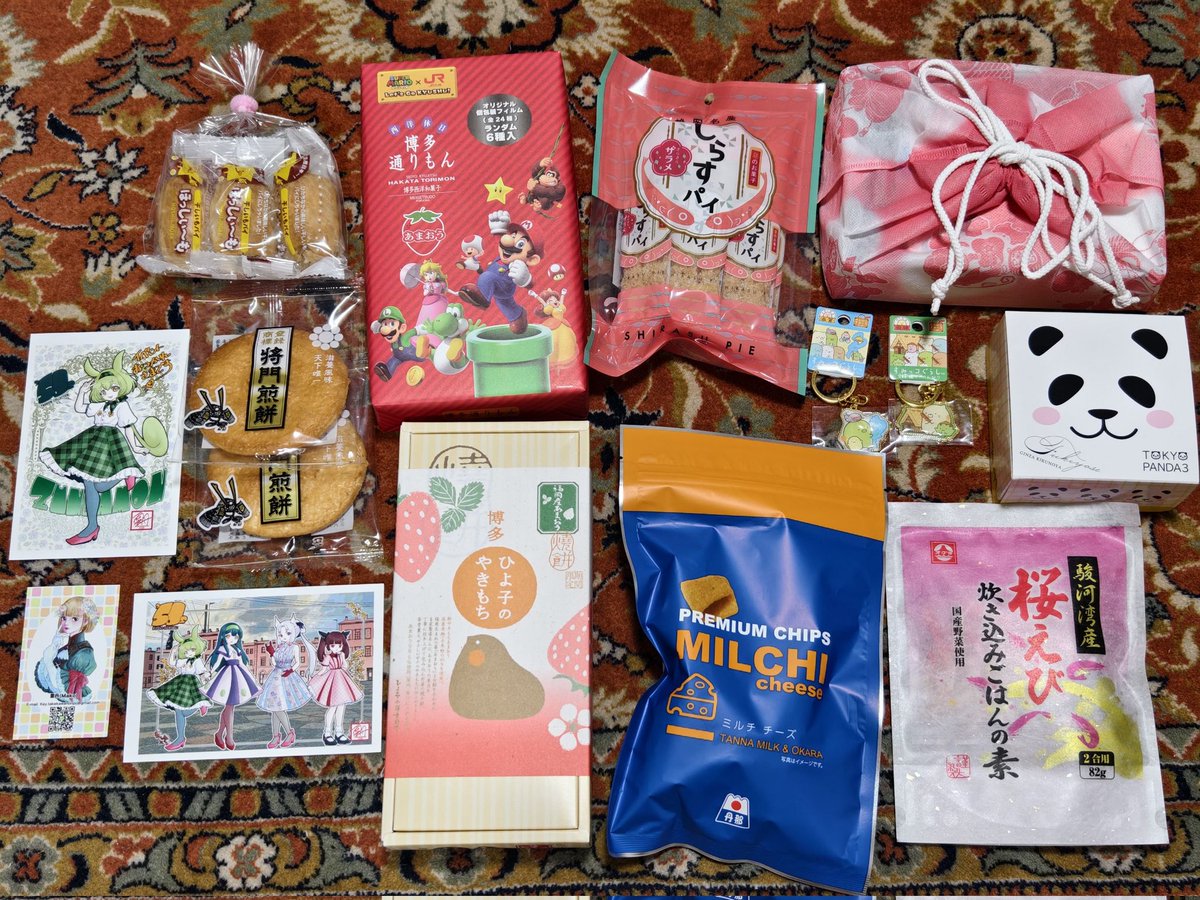 ボイボ寮祭 差し入れといただいた本たちです✨ 美味しいものや入浴剤や