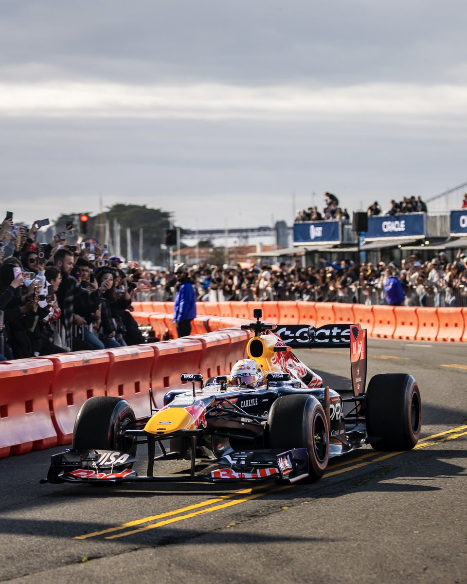 Rebull Racing Track (Show) Running through the streets 🕺 #F1 || #RedBullRacing