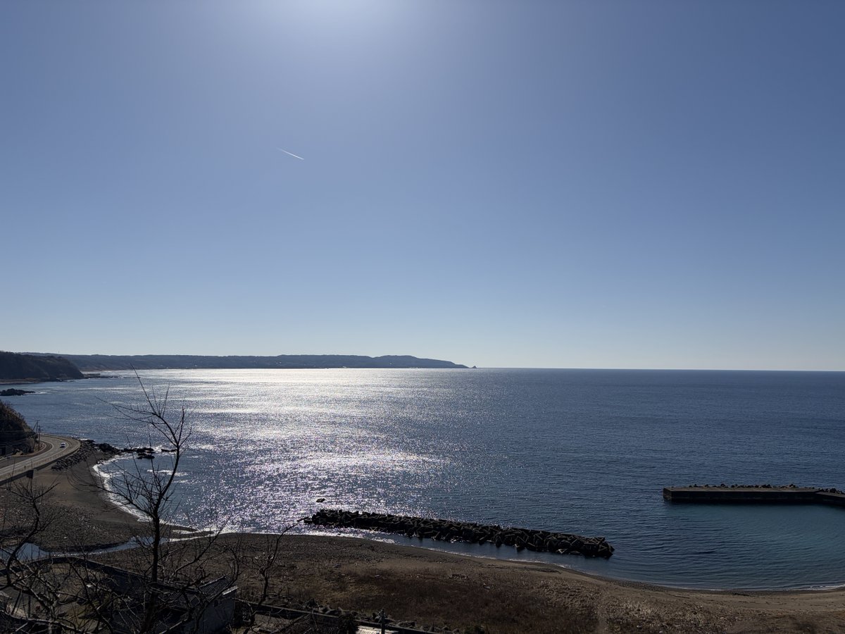 okesakanko's tweet photo. 日本一夕日が綺麗な小学校からの日本海です。
　　　　ドライバーＫ https://t.co/qo8ra80uxS