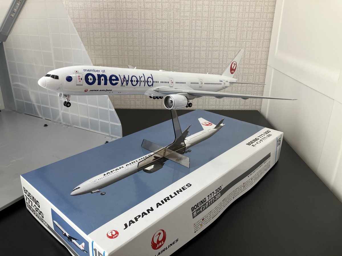ハセガワ B777-300 1/200完成しました。
細かいところは省略していますが、雰囲気は再現できました！ありがとうございました。