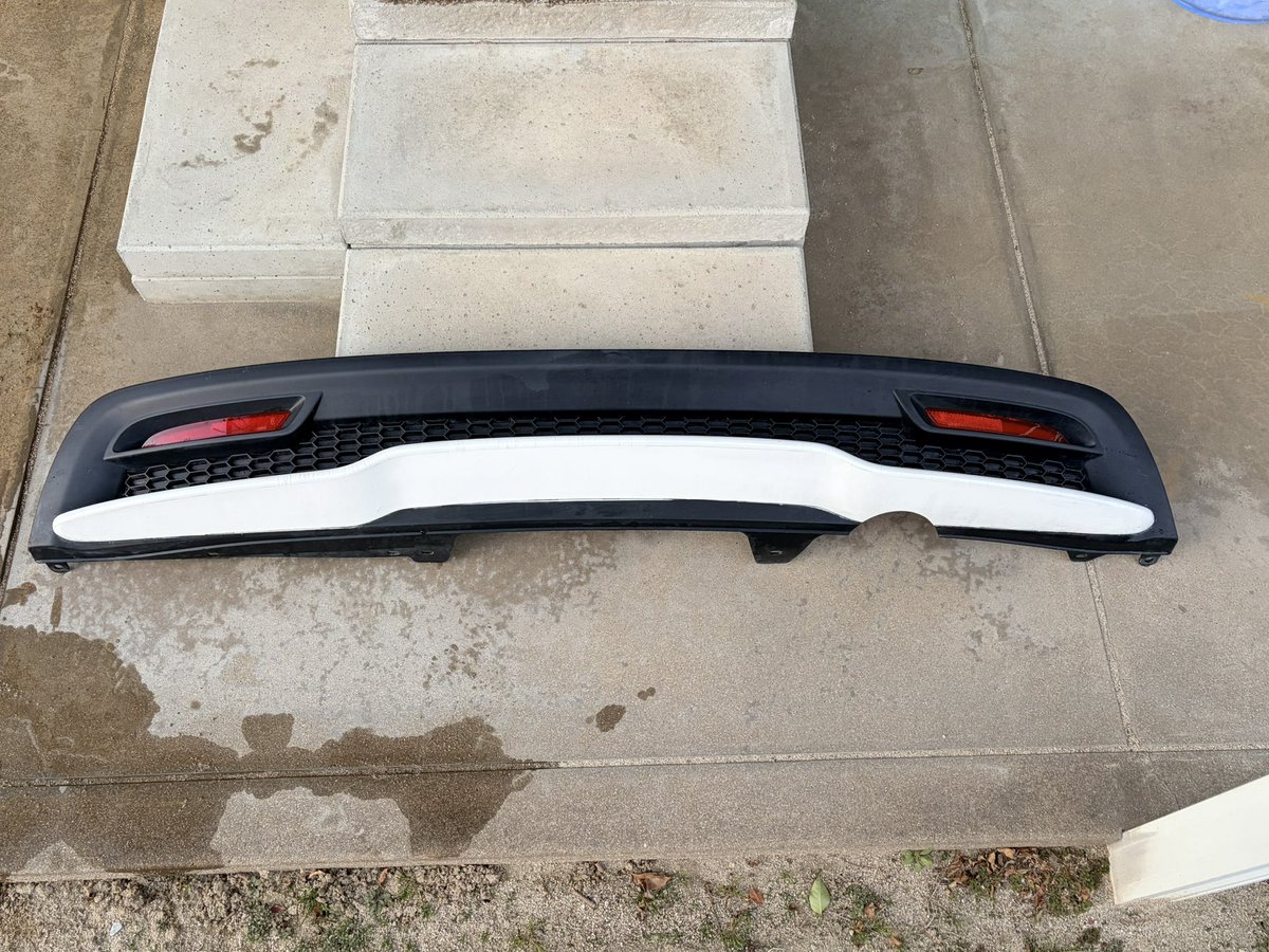 CR-Zのテールライト(スモーク加工)と 中期ディフューザーもまだ買い手