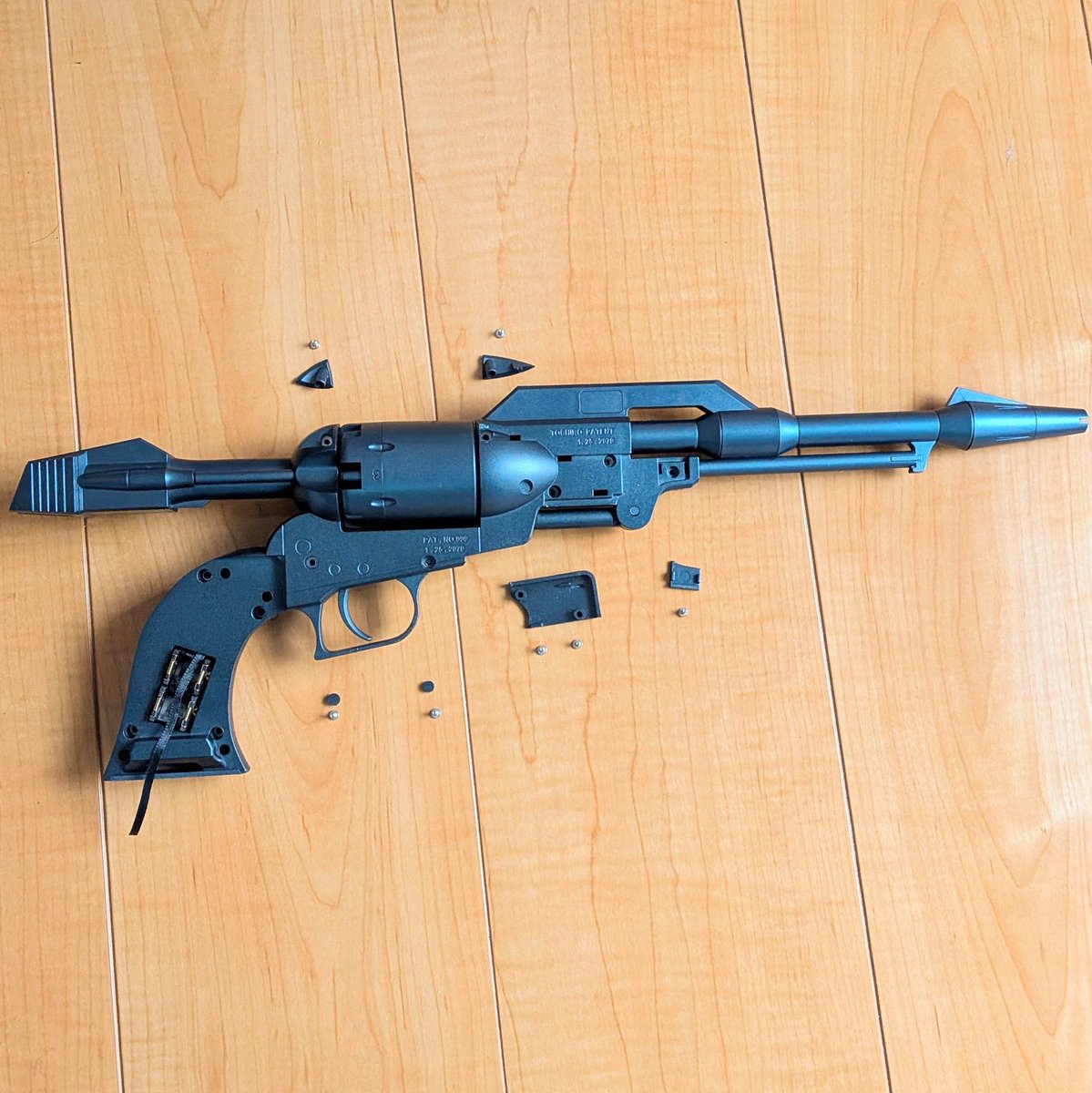 ands_hobby's tweet photo. コスモドラグーン②
まずはグリップのパネルを木目調にしたい!
ご開帳〜!
片方は電池蓋だけど、もう片方が外れない😭
どうなってんの?
#銀河鉄道999 #アルカディア号 #アシェット #コスモドラグーン #CosmoDragoon https://t.co/t74BOKRbqV