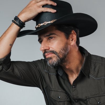 catuittah's tweet photo. Nesse paredão quem você salva ???  #BBB26 

♥️• COWBOY
🔄• MILENA https://t.co/Mx3BlbAAMT