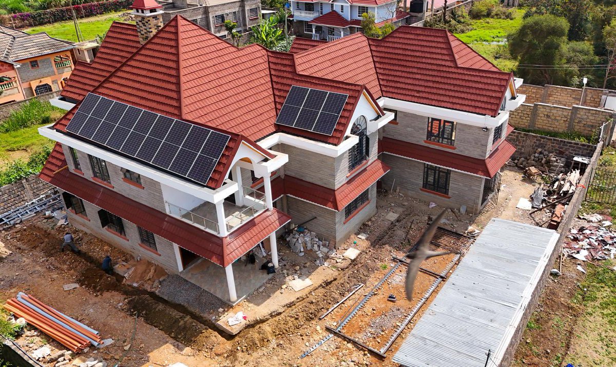 I have to say this is a 10/10 project. Architecture is class, materials choice is dope and solar makes it more that ten.. money spent on a masterpiece!