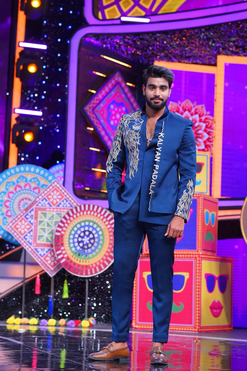 kalyanpada38118's tweet image. The Much Awaited #BBUtsavam is all set to bring heartwarming entertainment today evening.

Catch all the heartwarming moments today 6PM on @starmaa Relive #BiggBoss combinations and experience blockbuster entertainment like never before.

#kalyanpadala #biggboss9telugu