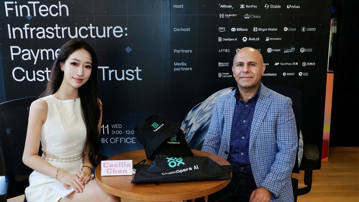 Recently at #ConsensusHK 🇭🇰, I had the opportunity to speak with Prof. Salman Avestimehr <a href="/avestime/">Salman Avestimehr</a> — Co-founder of <a href="/ChainOpera_AI/">ChainOpera AI</a> and Dean’s Professor <a href="/USC/">USC</a> — about decentralized AI and the evolving role of agents in economic systems.

💚Bringing together academic research and