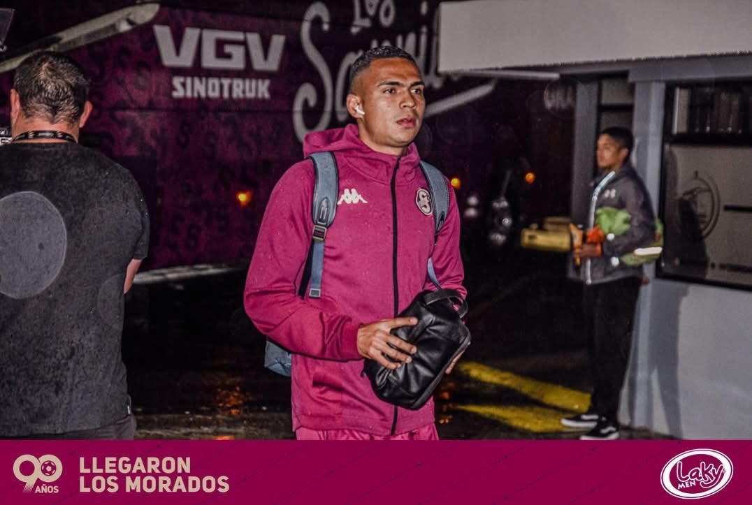Jorkaeff Azofeifa jugó hoy uno de sus mejores partidos con Saprissa.

Se le ha cuestionado cuando hay que hacerlo, pero también hay que mencionar que con la llegada de Hernán Medford ha tomado mayor protagonismo.

Hay que reconocerle: Buen juego y gran entrega