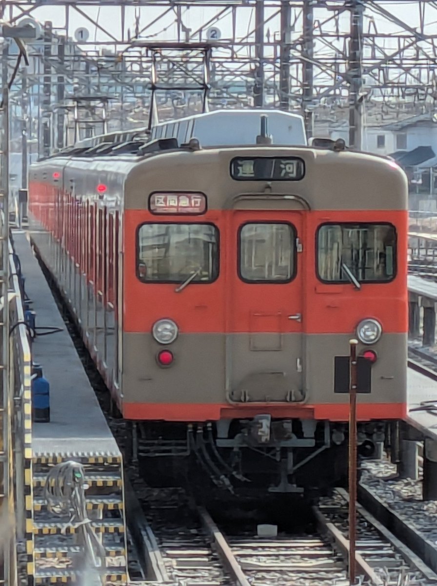 neromashin_ao's tweet photo. 2026.2.22
8111F

2/8雪の日の車交→高柳留置→ﾅｺ入区、2/10のﾅｺ検修庫→作業終了後の21番長期留置から、12日?振りに洗浄線へ転線し洗浄作業を本日実施。

21番留置中、雪の日の泥汚れが凄く目立ち気になっていたが、今日の作業でピカピカに✨

作業員の方々と絡め、久し振りに100コマ以上を撮影🔭 https://t.co/lzZTdMGUxV