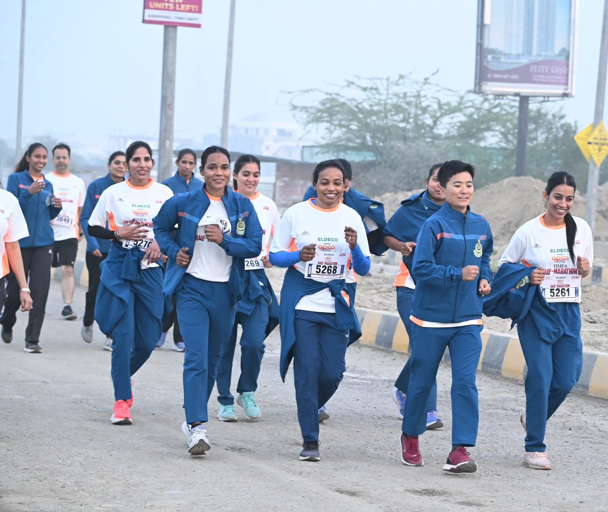 SSBFTRLUCKNOW's tweet photo. 🏃♂️#RunForGlory🏅 | On 22 Feb 2026, #SSB personnel enthusiastically participated in The #TimesofIndia, #NavbharatTimes & #Eldeco organized Half Marathon। Chief Guest Shri Brijesh Pathak presented medals to the winners.
#HalfMarathon #Lucknow #FitIndia @SSB_INDIA @PIBHomeAffairs https://t.co/Pug9BTJSfY