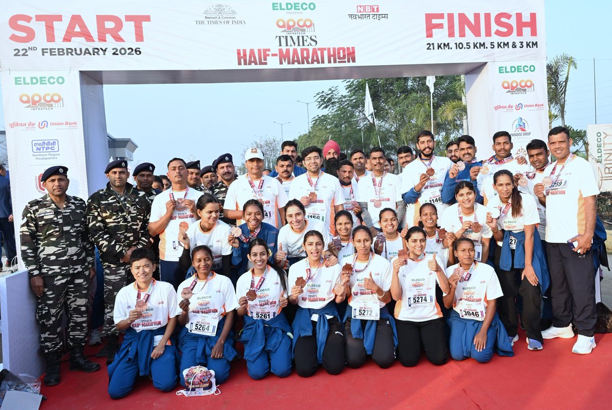 SSBFTRLUCKNOW's tweet photo. 🏃♂️#RunForGlory🏅 | On 22 Feb 2026, #SSB personnel enthusiastically participated in The #TimesofIndia, #NavbharatTimes & #Eldeco organized Half Marathon। Chief Guest Shri Brijesh Pathak presented medals to the winners.
#HalfMarathon #Lucknow #FitIndia @SSB_INDIA @PIBHomeAffairs https://t.co/Pug9BTJSfY
