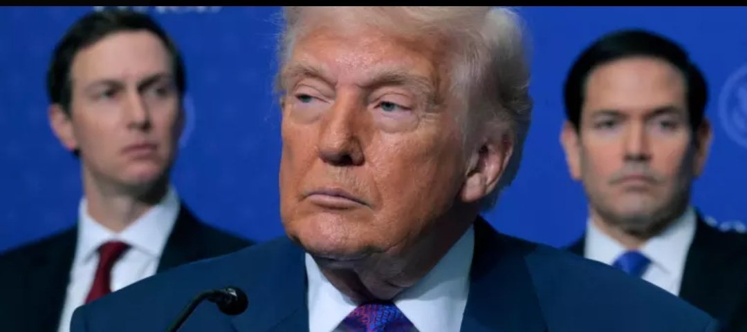 glenn_tunes's tweet photo. IF AMERICA WAS A NATION OF LAWS DONALD TRUMP WOULD HAVE BEEN REMOVED FROM THE WHITE HOUSE AND LOCKED UP FOR HIS CRIMES AGAINST AMERICA AND HUMANITY 🖐️🖐️ https://t.co/27uXGXz7fm