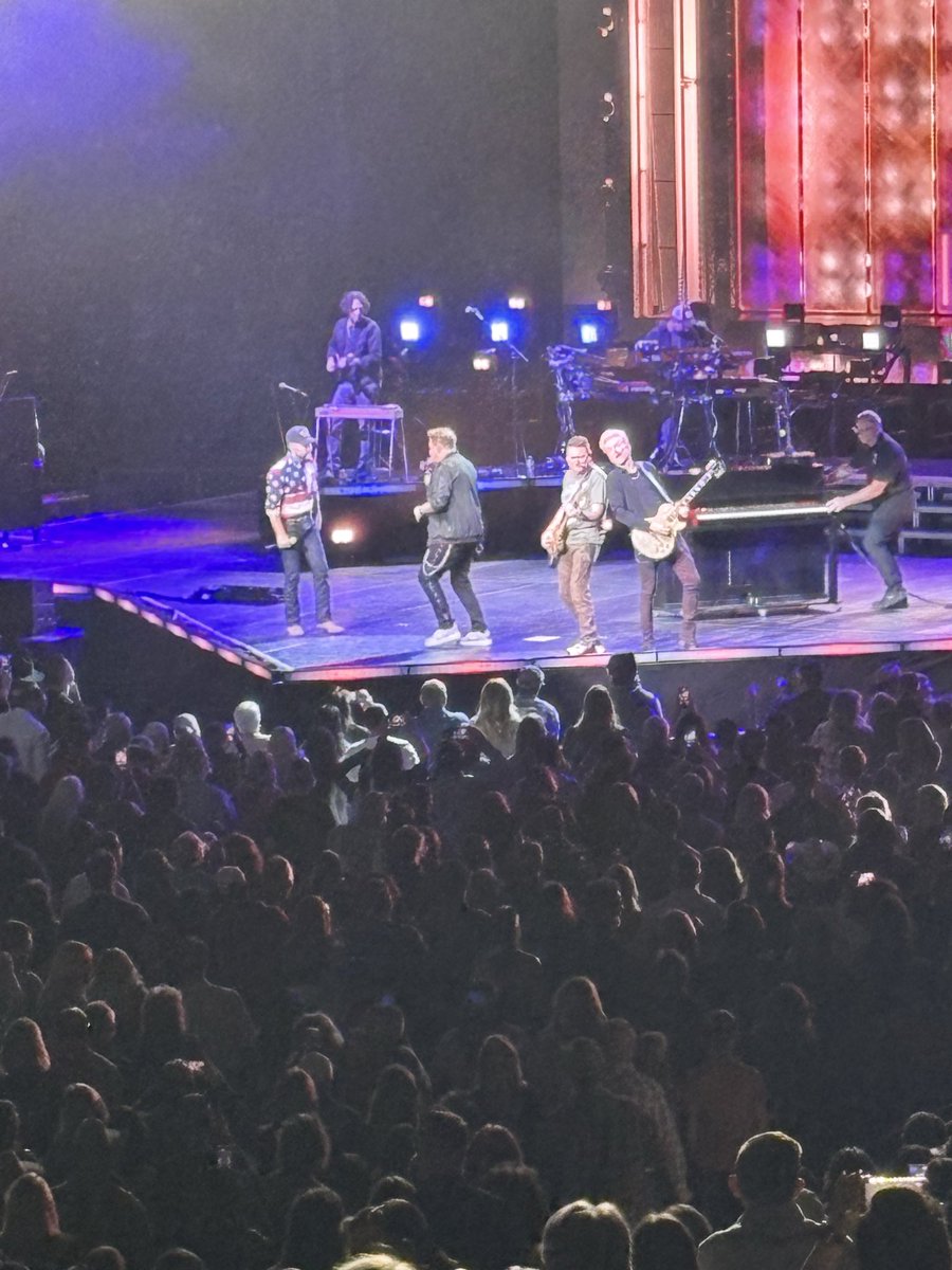 stalker2k's tweet photo. @rascalflatts Okc was lit 🔥 @rascalflatts https://t.co/i8CojrYWCq
