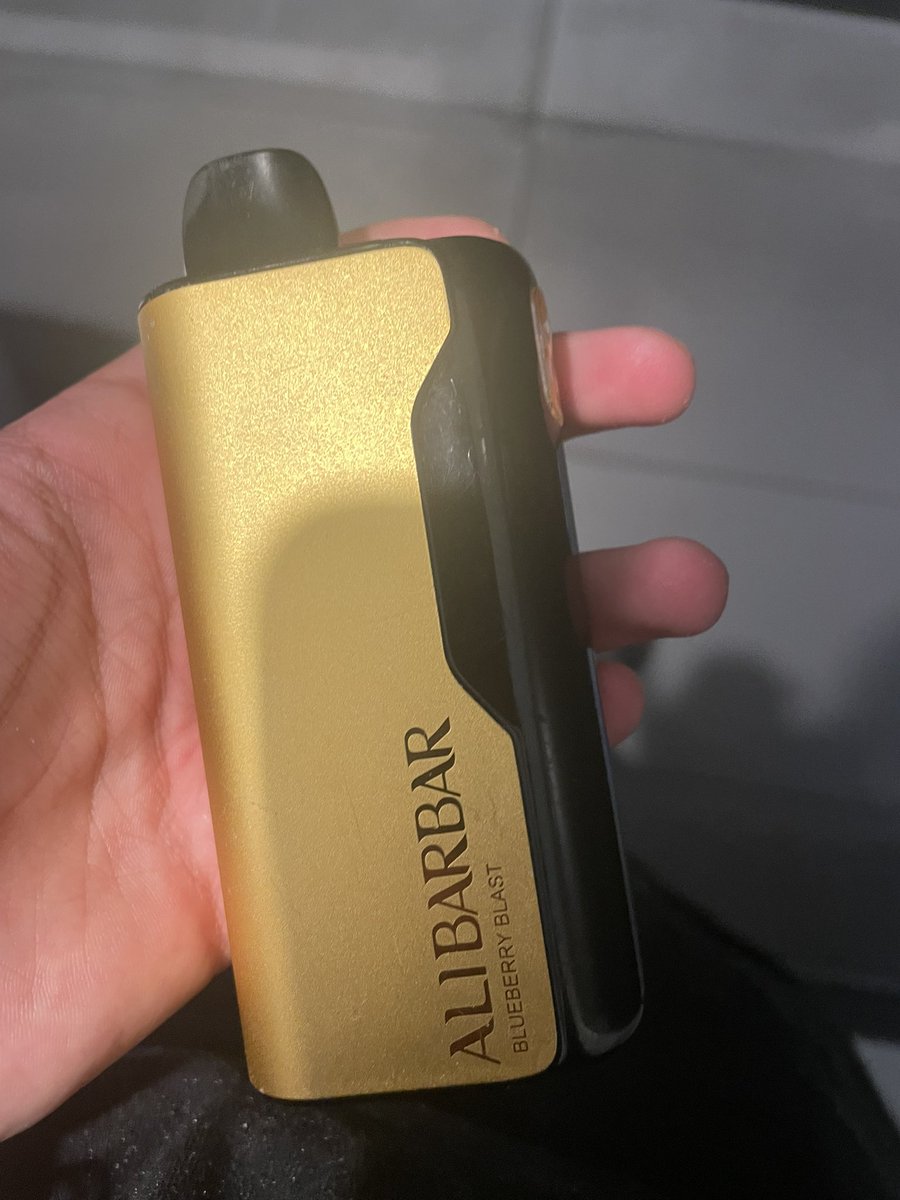 ray ࣪ ִֶָ†. tweet media