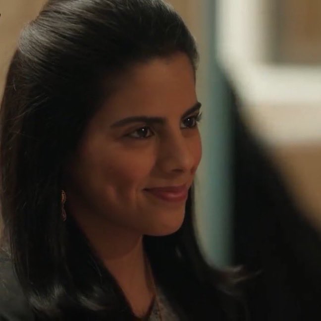 عطوى نفس الي تلبس أبيض بالزواجات
ليش كل هالجمال بعرس غيرك خافي الله