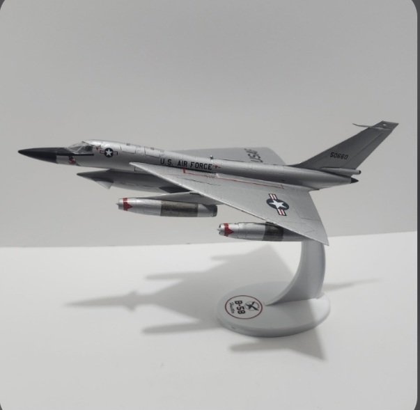 MidnightModeli1 tweet picture