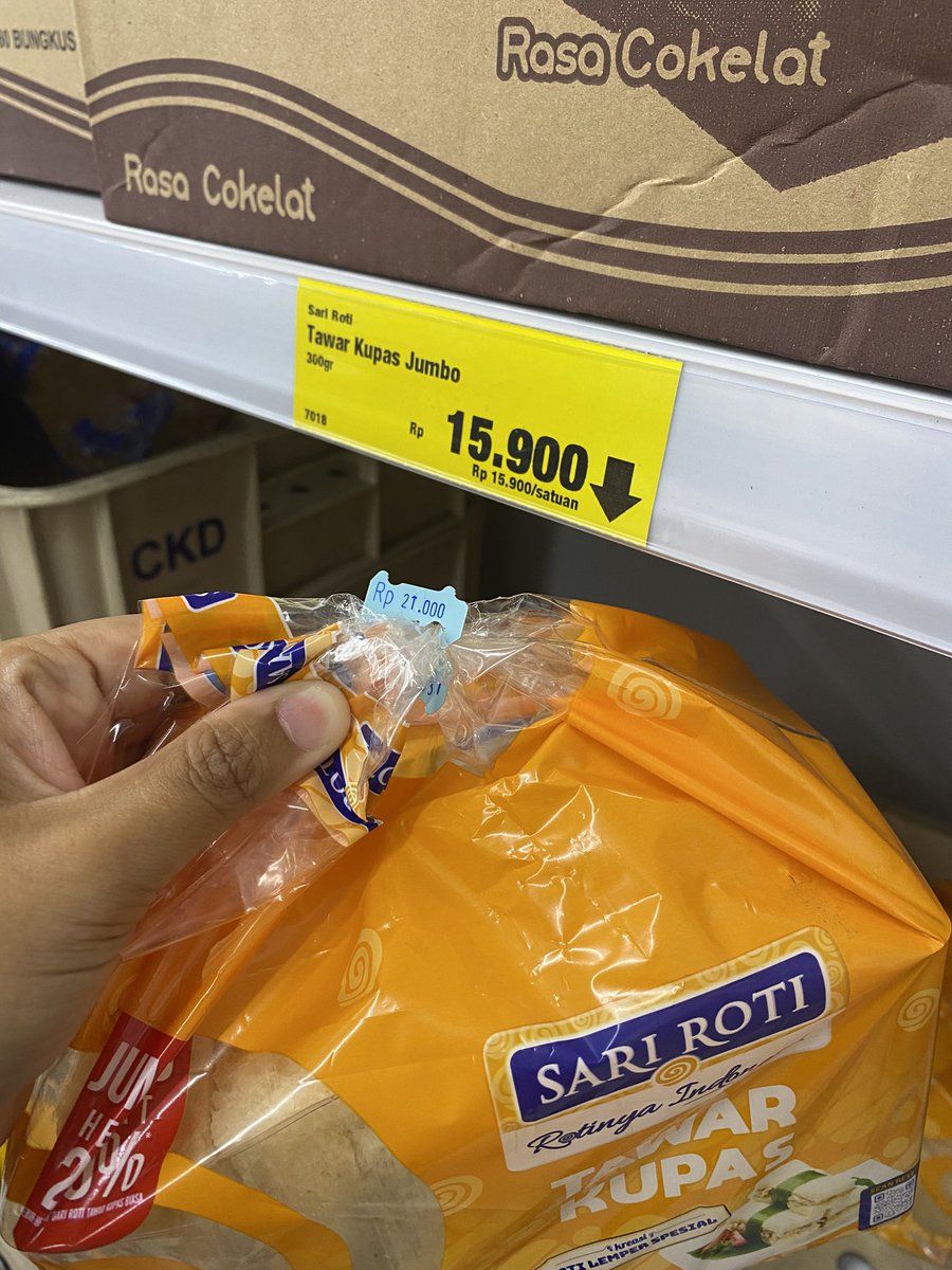 hobi makan tp lagi diet tweet media