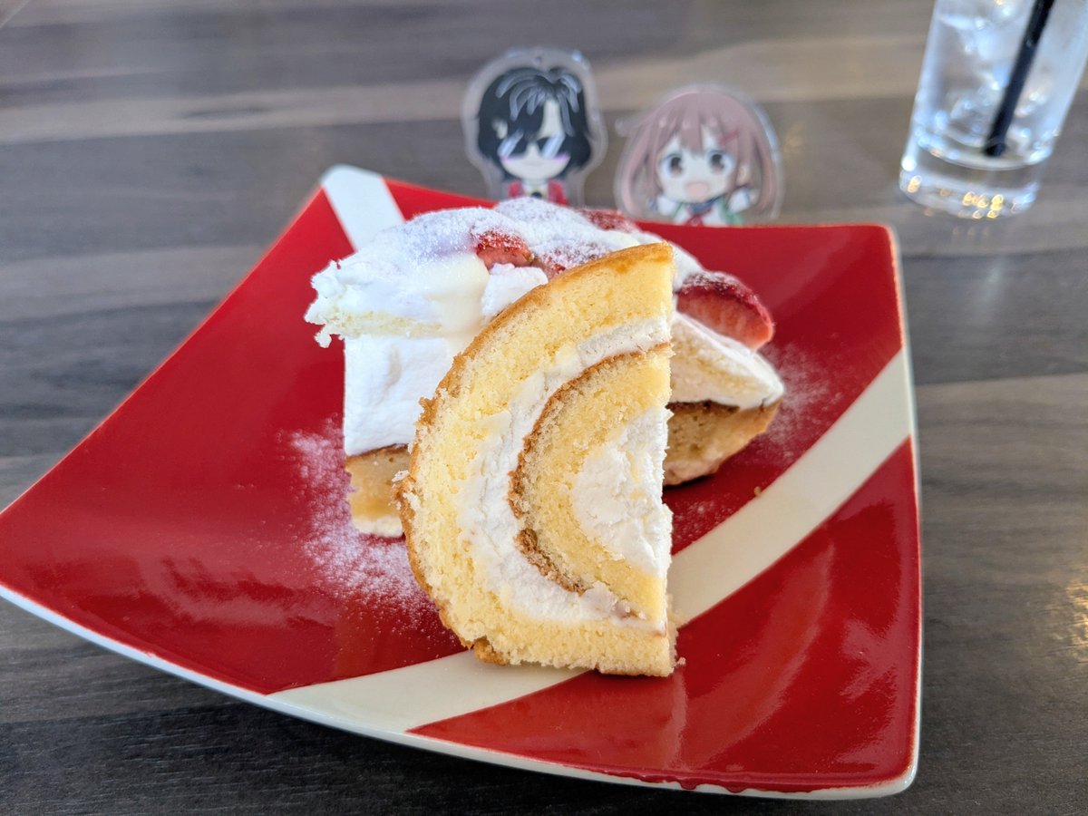 そしてデザートのいちごタルトとロールケーキも絶品！