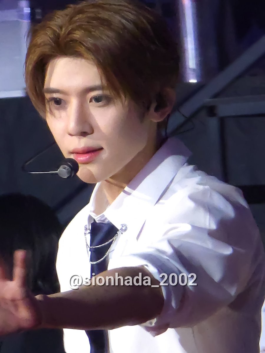 ga heran ada yang bilang kalo abis liat sion berasa kesihir mendadak lupa ingatan jadi gaisa deskripsiin dia, sakinggg unrealnya ini manusia apa titisan dewa gatau dahhh bening cakep banget gila ya