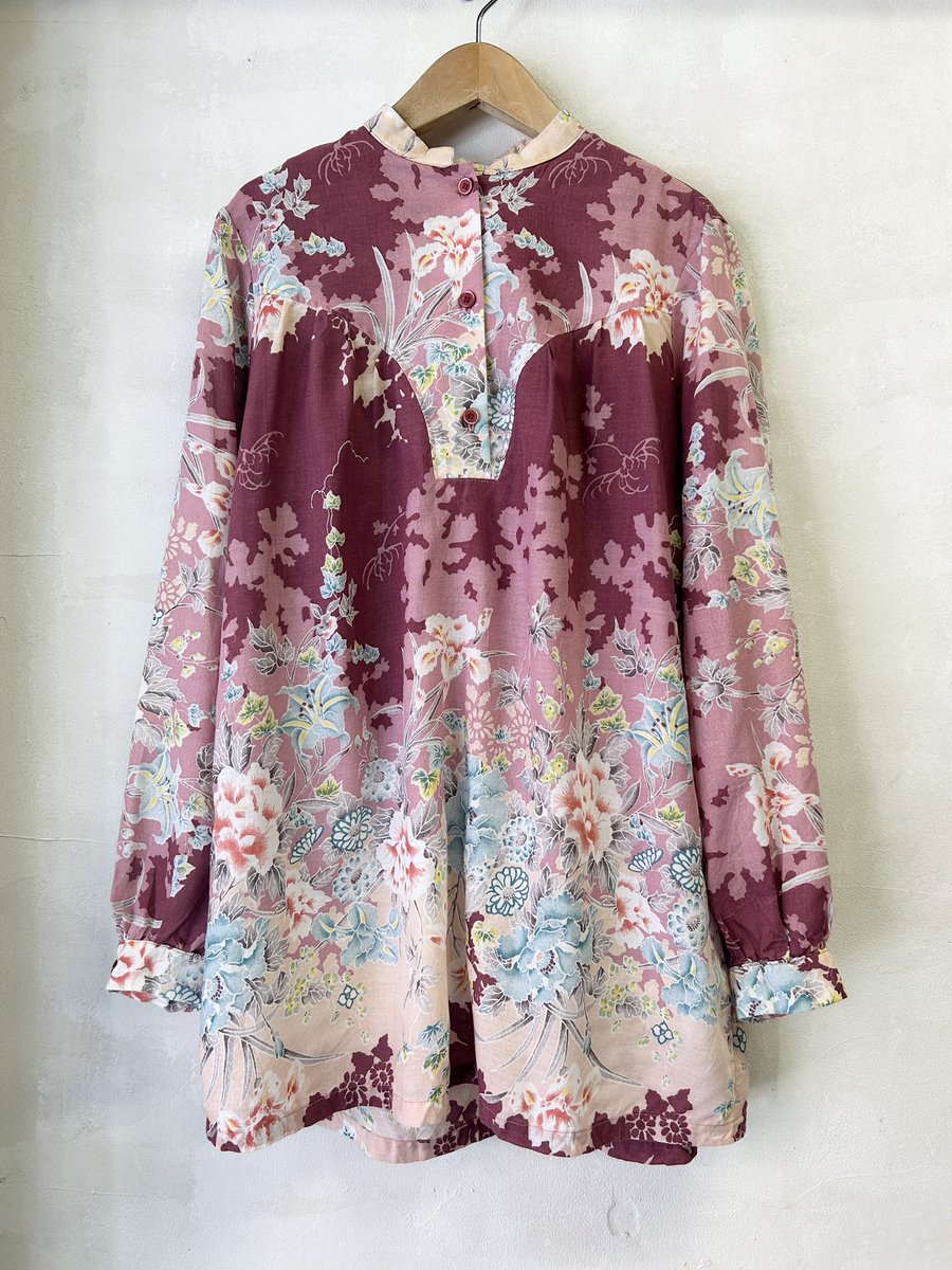 お次は！ '70s-'80s フラワープリントチュニック🌸 胸元の切替デザイン