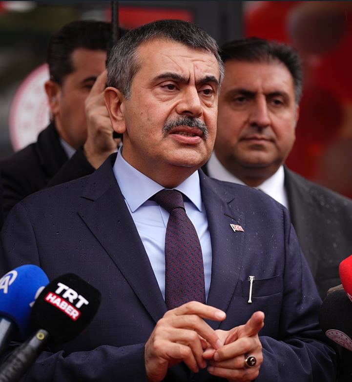 MekanizmaHaber's tweet photo. Milli Eğitim Bakanı Yusuf Tekin:  

Yüzde 99'u Müslüman olan bir ülkede, ramazan konusunda hassasiyeti bu kadar yoğun yaşayan kişilere 'gerici azınlık' deme cesaretini gösteriyorlarsa ben de bir Türkiye Cumhuriyeti vatandaşı olarak bunu yargıya taşımakta mükellefim. https://t.co/SumroRiGl6