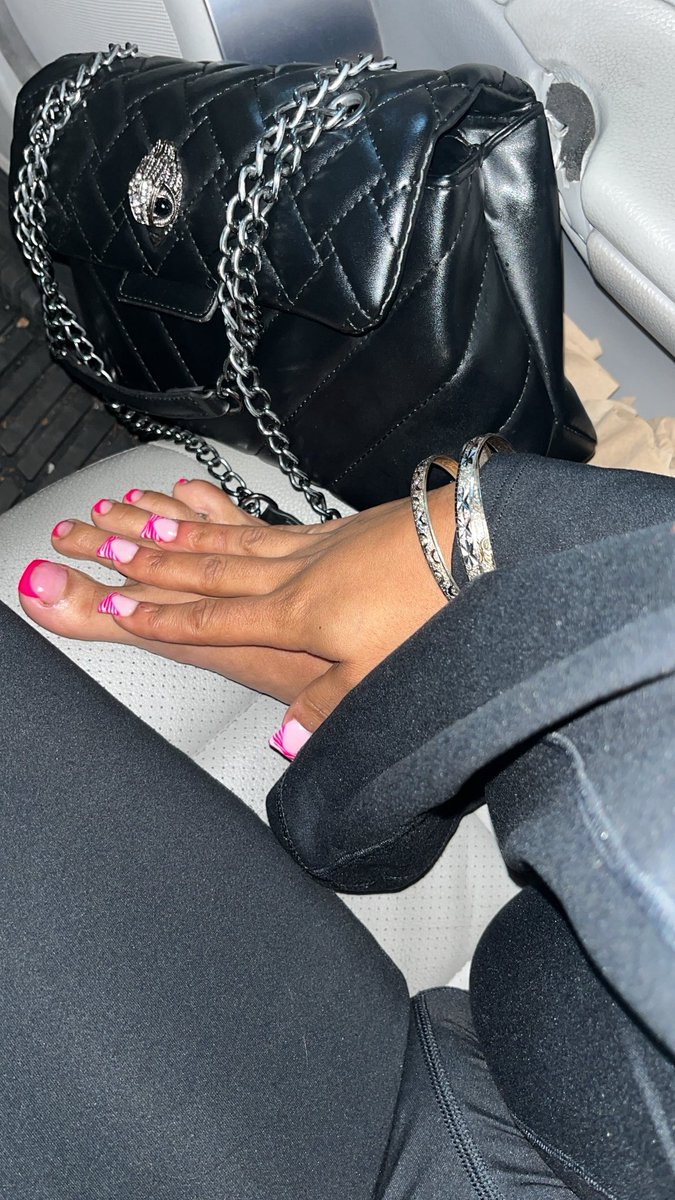hisfavfreak_K2's tweet photo. #nailsdone #feetfetısh #feet #fypシ https://t.co/CDfsEStf5t