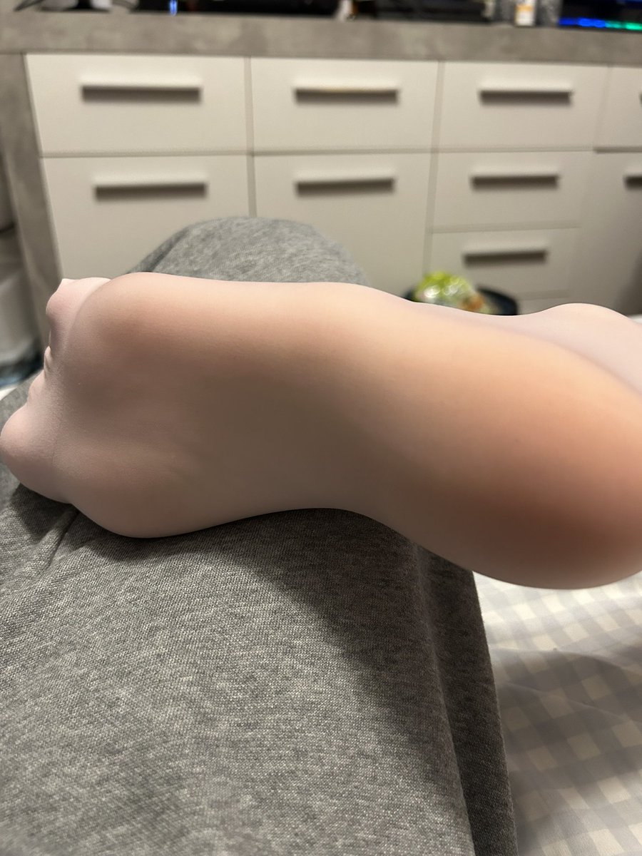 decodelee2's tweet image. my feet hurt &amp;gt;.&amp;lt; rub them for me??