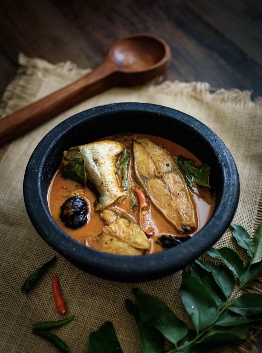 The real #KeralaStory is how pork, beef and fish coexist with vegetarian sadya and all of them live in harmony. Please relish 😍😍😍  #justasking happy Sunday everyone ❤️❤️