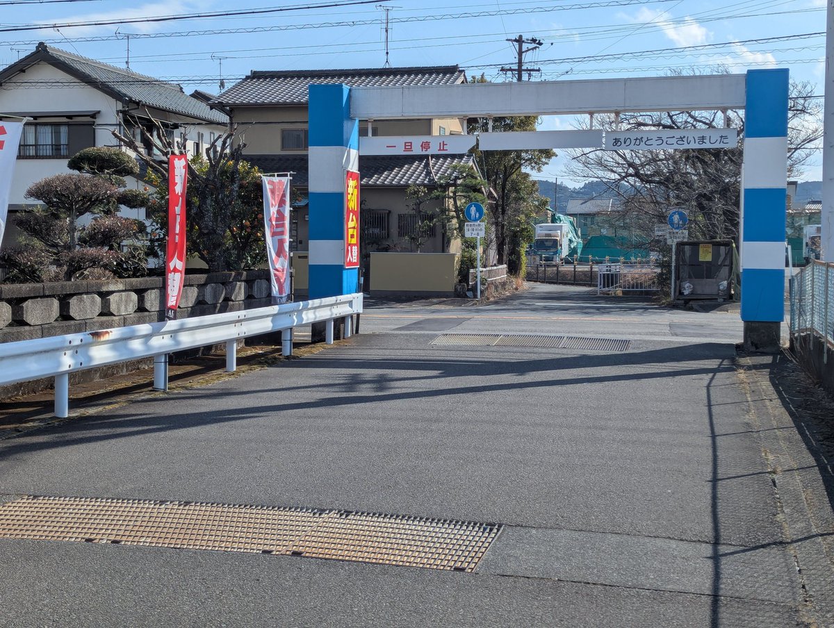 Volcano_Takosu's tweet photo. パチ屋のメインルートと化した暗渠 https://t.co/ssS9ymJIma